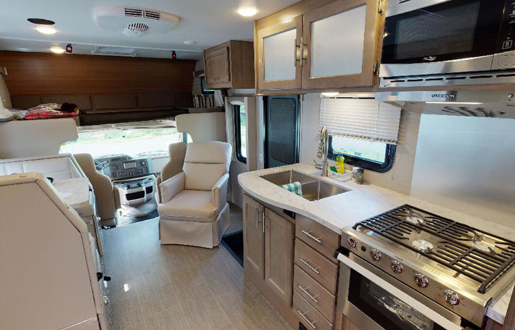 Class C Motorhome-Large (C-Large), , hi-res image number 7